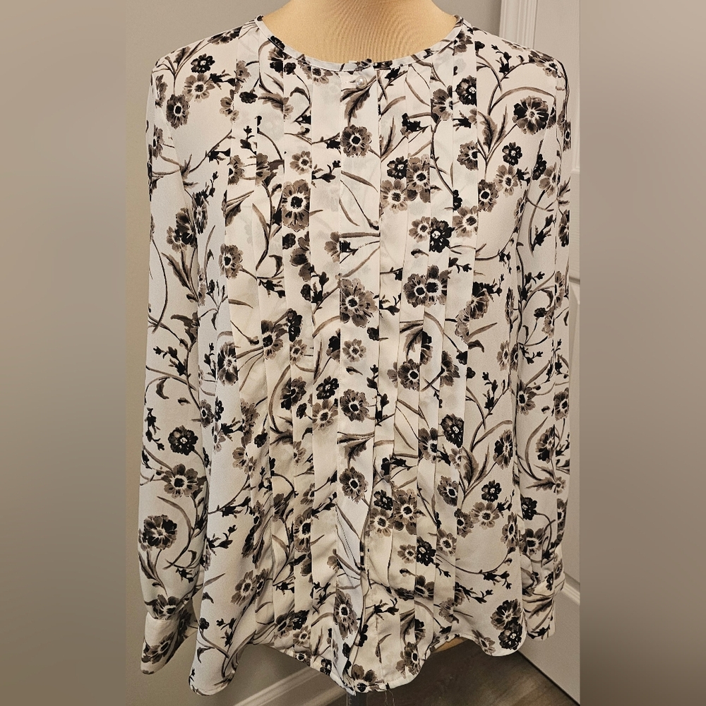 Karl Lagerfeld Black and White Floral Blouse Button-up Top Pearl Button Sz M